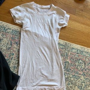 White lulu lemon shirt